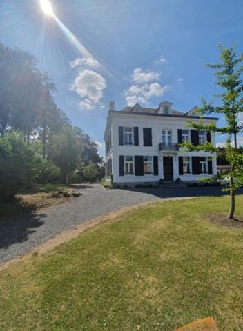 Chambres D'Hotes Des Rouets Fourmies Exterior photo